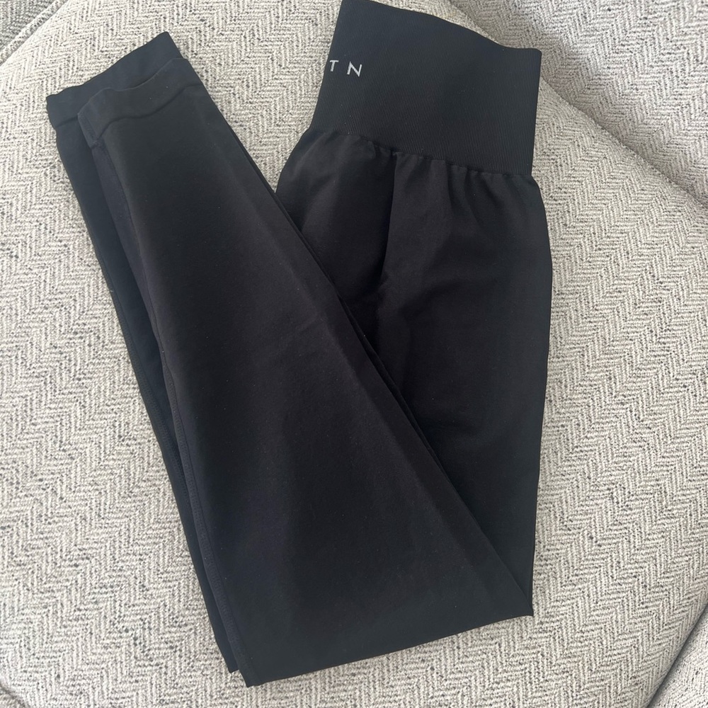NVGTN leggings in black, size Medium